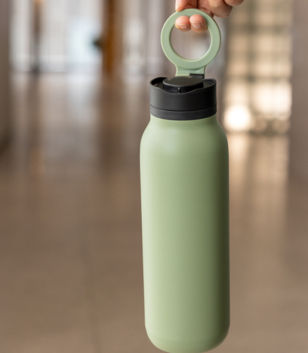 BOTELLA PRO – 900ml Multi-Functional Drink Bottle with Magnetic Phone Loop