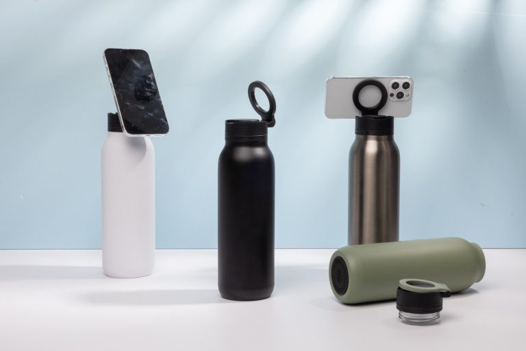 BOTELLA PRO – 900ml Multi-Functional Drink Bottle with Magnetic Phone Loop