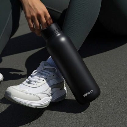 BOTELLA PRO – 900ml Multi-Functional Drink Bottle with Magnetic Phone Loop