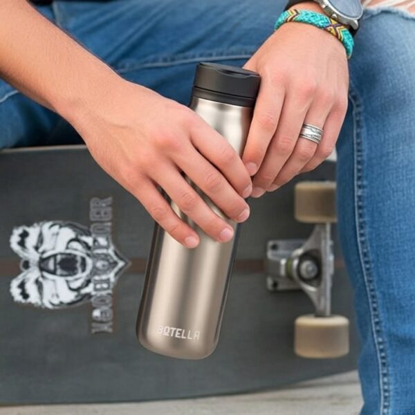 BOTELLA PRO – 900ml Multi-Functional Drink Bottle with Magnetic Phone Loop
