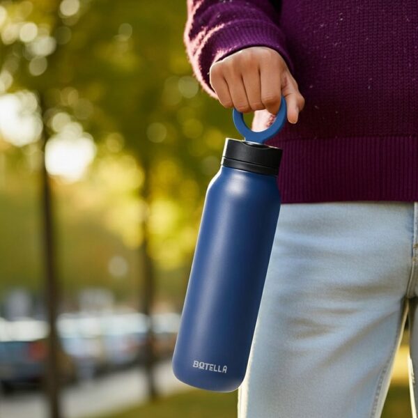 BOTELLA PRO – 900ml Multi-Functional Drink Bottle with Magnetic Phone Loop