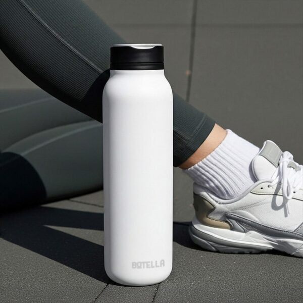 BOTELLA PRO – 900ml Multi-Functional Drink Bottle with Magnetic Phone Loop
