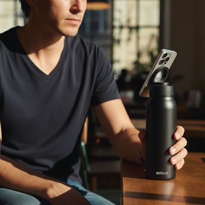 BOTELLA ULTRA 750ml Durable Eco-Friendly Stainless Steel Water Bottle with MagSafe Phone Holder & Wide Opening for Easy Cleaning