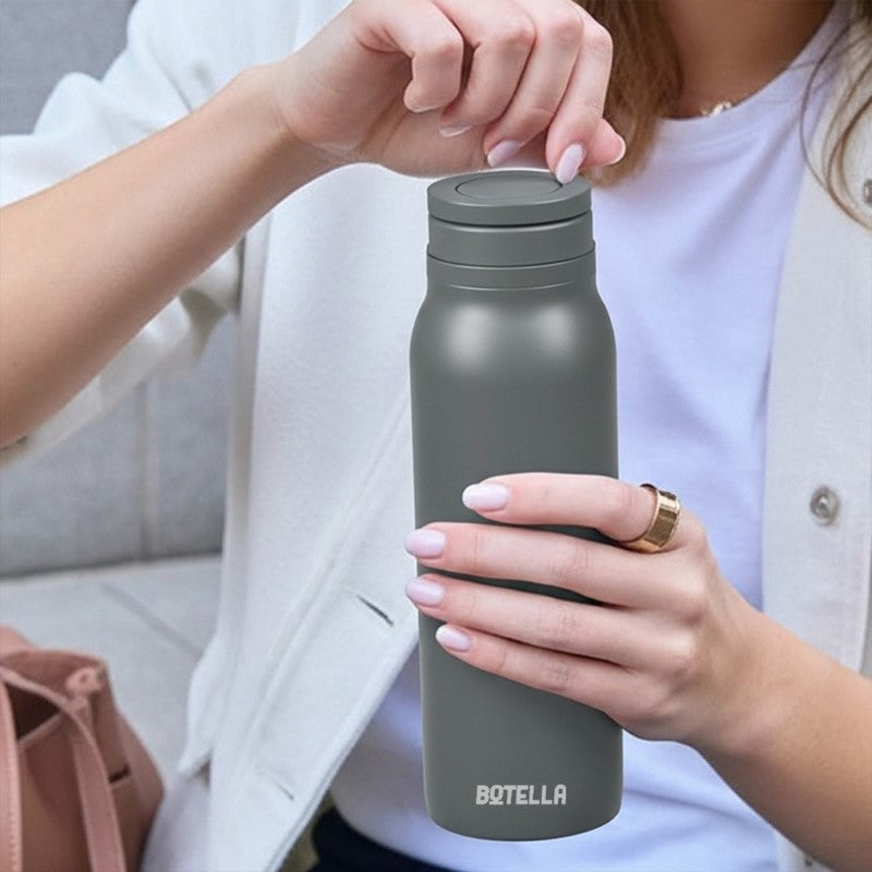 BOTELLA ULTRA 750ml Durable Eco-Friendly Stainless Steel Water Bottle with MagSafe Phone Holder & Wide Opening for Easy Cleaning